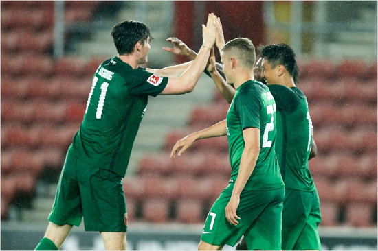 구자철, 사우샘프턴전 헤딩 골…신태용 감독도 방긋