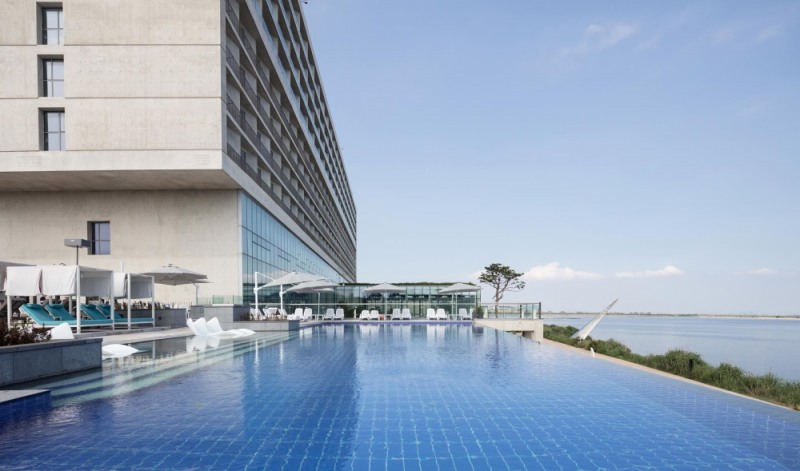 사계절 인피니티 스파풀 스트란트 이미지. (사진=네스트호텔)