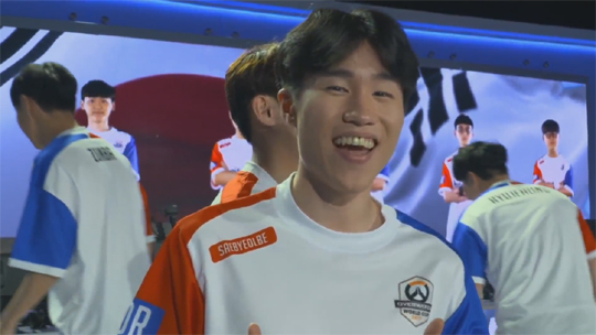 트레이서로 활약한 '새별비' 박종렬.(사진=오버워치 월드컵 중계 캡처)