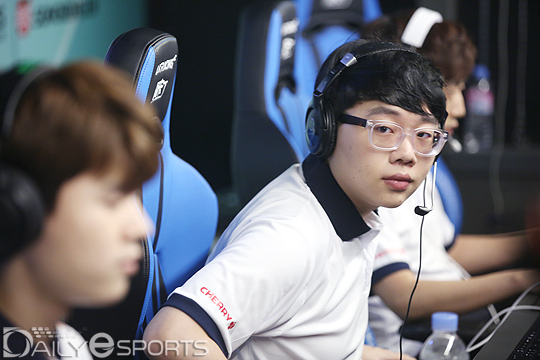 kt 롤스터의 미드 라이너 '폰' 허원석.