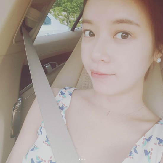 배우 황정음, 아들 출산… "광복절이라 더 기쁘다"