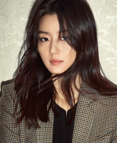 전지현, 우아한 카리스마 발산