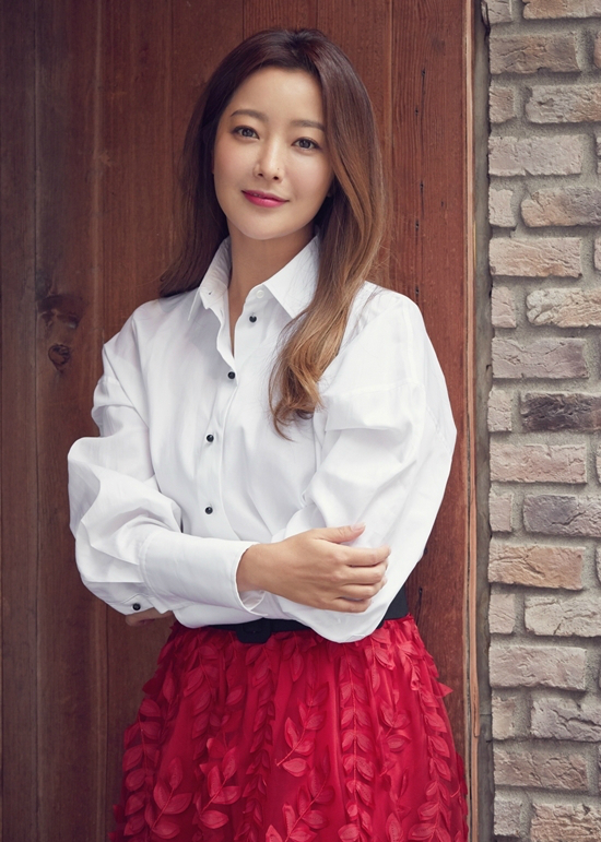 '품위녀' 김희선 "삶은 똑같아요. 촬영할 때만 배우일 뿐"
