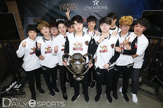 2017년 롤챔스 스프링에서 우승한 SK텔레콤 T1.