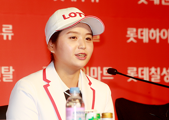 최혜진이조인식직후열린인터뷰에서질문에답하고있다.잠실=김상민기자