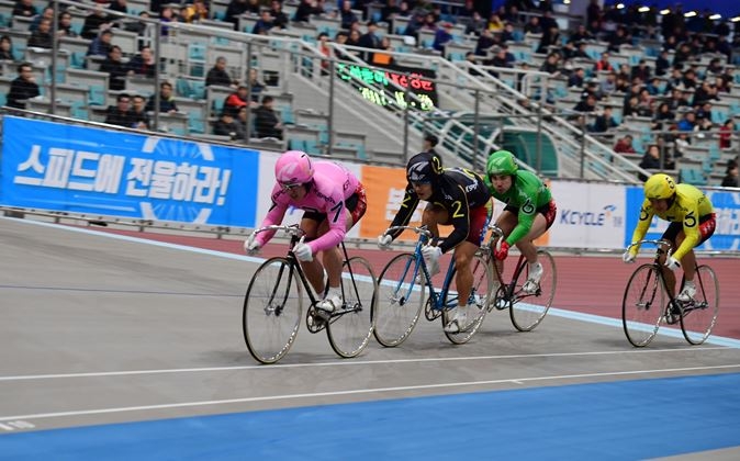 경륜선수들의 경기모습.(사진=경륜운영본부)