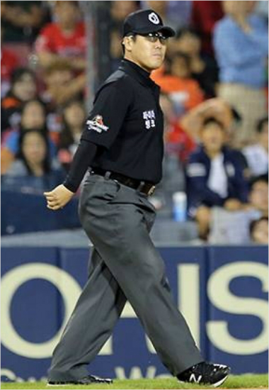 '오심-욕설 파문'에 가려진 문규현 '나비 효과'