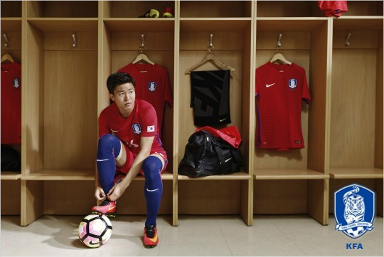 '이란전 필승 위해' 韓 축구, 빨강 유니폼·파랑 스타킹