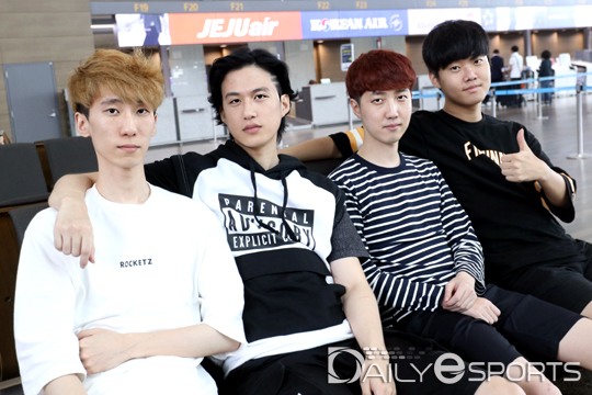 한국 대표로 참가한 포엔트로. (왼쪽부터 '윤루트', '주안', '딩셉션', '에버모어')