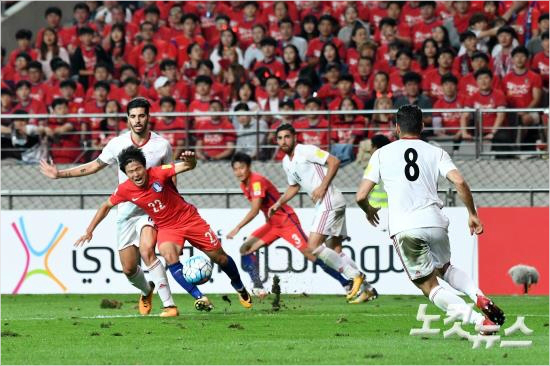 홈에서 잔디 탓을 하는 한국 축구의 안타까운 현실