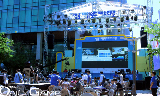 이벤트 매치가 치러질 야외 무대