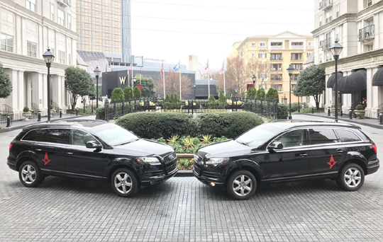 아스트랄리스 로고가 부착된 아우디 차량.