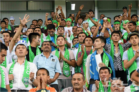 한국 향한 야유는 우즈벡 향한 야유로 바뀌었다