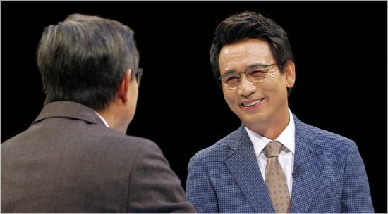 ‘썰전’ 유시민 일침 "자유한국당, 모기 잡는 데 대포 쏘고 있다”