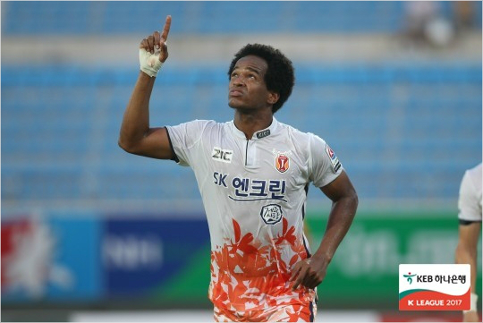 제주가 가는 길 '보낼 땐 쿨하게, 데려올 땐 화끈하게'