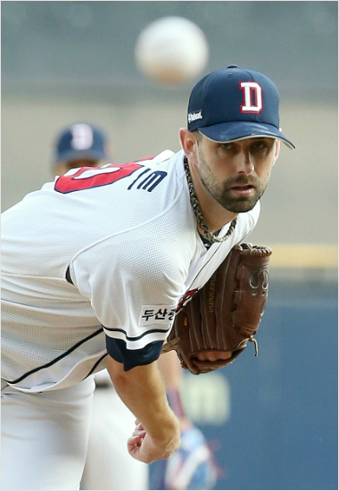 니퍼트는 깨졌지만 '미러클 두산'이 깨어났다