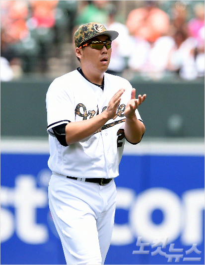 아깝다 김현수, 비디오 판독에 끝내기 안타 무산