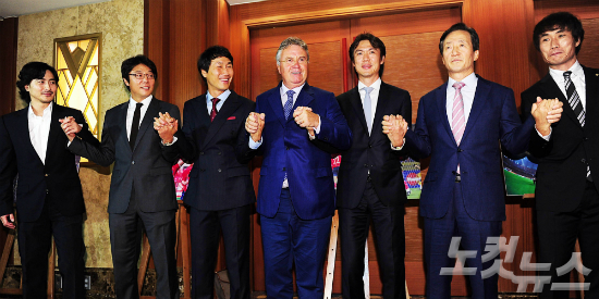 국민들은 원하고 있다…한국축구계 뒤흔든 히딩크 감독 발언