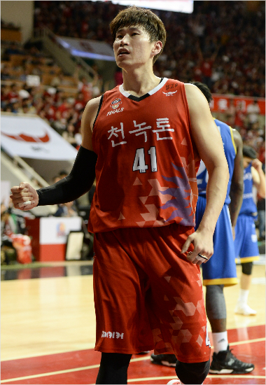 오세근 "얼리 드래프트? 더 큰 무대를 꿈꿨었죠"