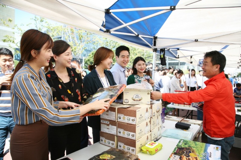 삼성전자 자매마을 농축산물 직거래 장터.(사진=삼성전자)