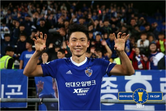 내셔널리그 출신 김인성, 더 특별한 승리축하법