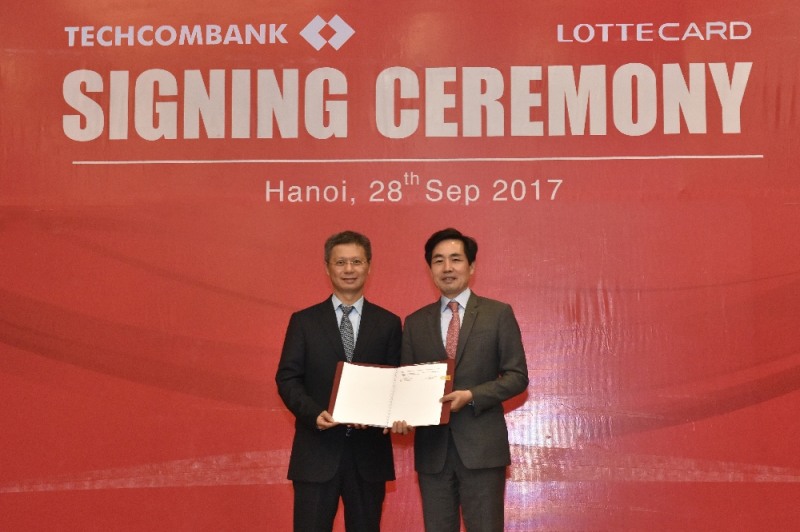 롯데카드, 베트남 카드시장 기념사진, (사진=뉴시스)