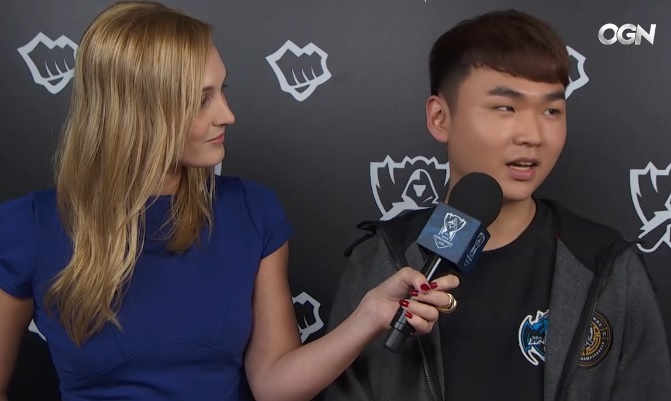 롱주 게이밍의 서포터 '고릴라' 강범현(오른쪽, 사진=OGN 생중계 화면 캡처).