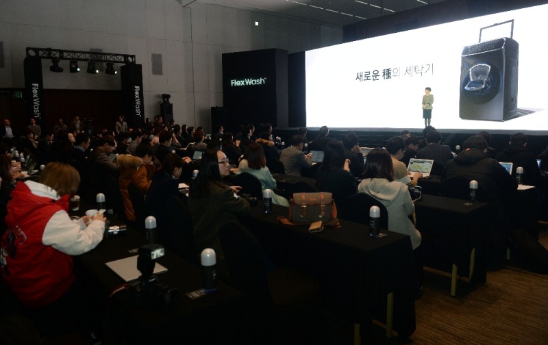 서울 삼성 서초사옥 다목적홀에서 삼성전자 3도어 올인원 세탁기 '플렉스워시' 출시 행사가 열리고 있다.(사진=뉴시스)