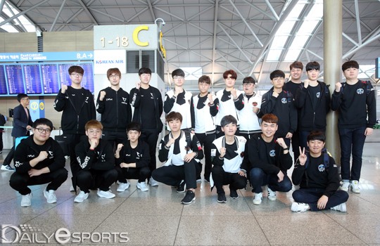 롤드컵에 출전하기 위해 인천공항에 모였던 한국 대표들.