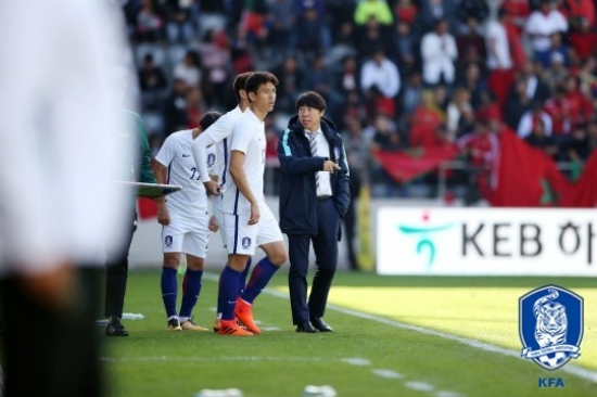 "졌지만, 질만 했다"…발전 없는 대표팀, 극에 달한 팬들의 분노