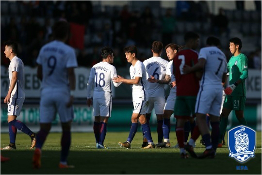 한국 축구의 민낯 '개인기량 부족에 투지도 실종'