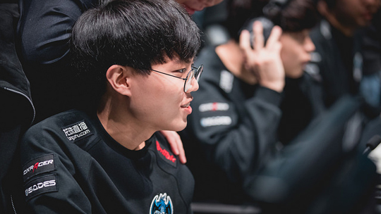 임모털스에 승리하며 16강 6전 전승을 기록한 롱주.(사진=라이엇게임즈 제공)