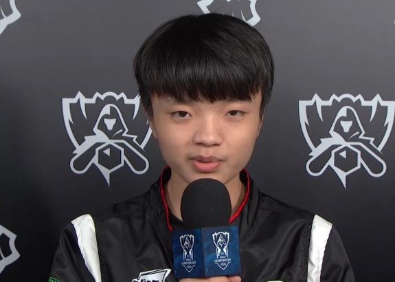 에드워드 게이밍의 원거리 딜러 'iBoy' 후시안자오(사진=OGN 생중계 화면 캡처).