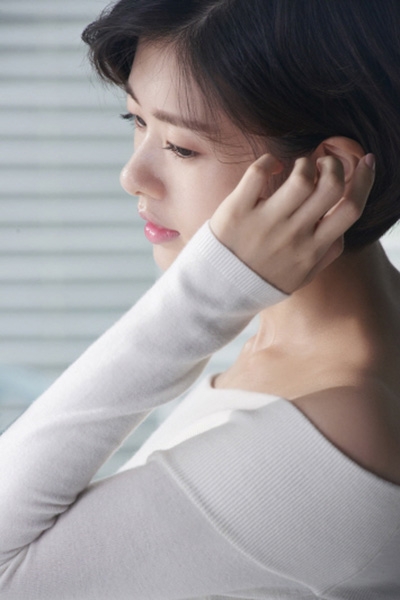 정소민, 광고화보 비하인드컷 공개...초근접샷도 ‘無굴욕’ 미모