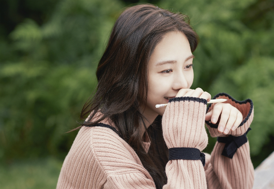 AOA 민아, 에세이 출간 "스물다섯 청춘의 이야기"