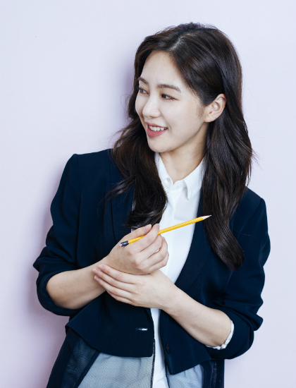AOA 민아, 에세이 출간 "스물다섯 청춘의 이야기"