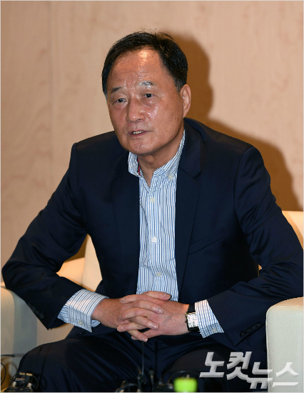 국감서도 당당(?)했던 김호곤 축구협회 부회장