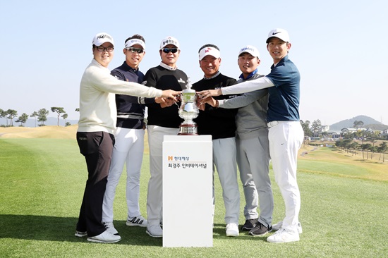 포토콜에나선황중곤,최진호,주흥철,최경주,강성훈,노승열(왼쪽부터)사진제공=KPGA