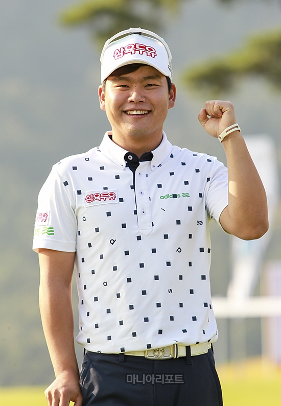 1라운드를마친정한밀이선전을다짐했다.김해=손진현객원기자