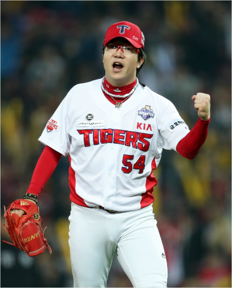 '사상 첫 1-0 완봉승' 한국시리즈 전설을 쓴 양현종