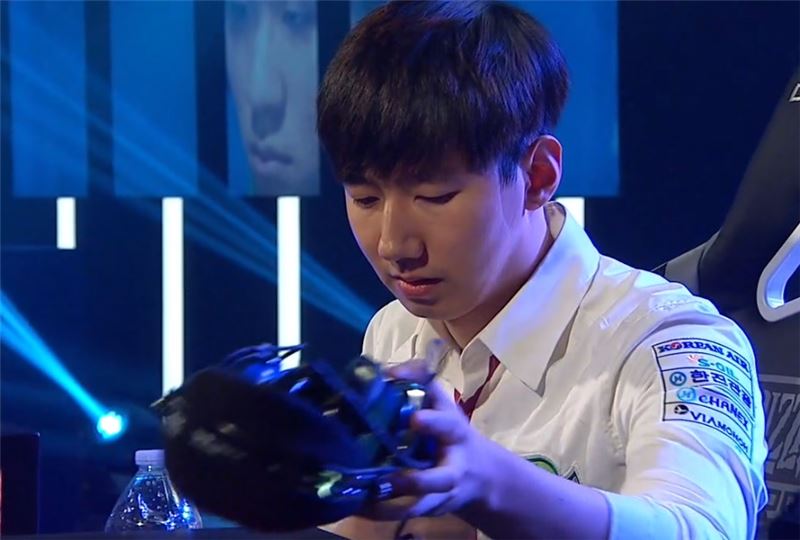 WCS 글로벌 파이널 16강 B조에서 최종전에 올라간 진에어 그린윙스 이병렬(사진=트위치 생중계 화면 캡처).