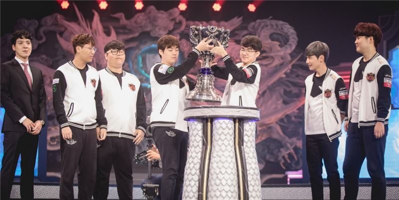 SK텔레콤, 롤드컵 5전제 10연속 승리 '위업'