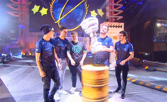 에피센터 2017에서 정상에 오른 SK 게이밍.(사진=에피센터 중계 캡처)