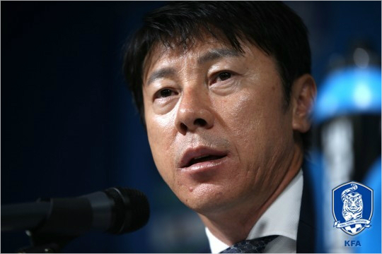 신태용 감독은 2018 러시아월드컵 본선 경쟁력을 위한 '신태용 축구'의 본격적인 출발이 11월 A매치부터 시작된다고 밝혔다. 이란, 우즈베키스탄과 월드컵 최종예선은 본선 진출을 위해, 유럽 원정 2연전은 반쪽짜리 대표팀으로 경기를 했던 만큼 자신이 구상한 대표팀의 진자 모습은 11월 A매치부터 시작된다고 소개했다.(사진=대한축구협회 제공)