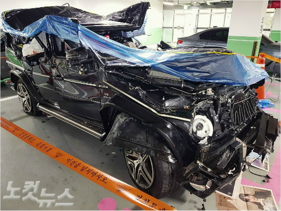 반파된 김주혁의 승합차. (사진=김광일 기자/자료사진)