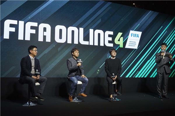 질의응답에 응하고 있는 '피파온라인4' 관계자. 왼쪽부터 EA 유휘동 본부장, 스피어헤드 한승원 본부장, 넥슨 이정헌 부사장.