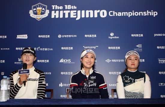 하이트진로 챔피언십 1라운드 후 박성현, 김하늘, 이정은6(왼쪽부터)가 나란히 인터뷰실에 초대됐다. 여주=김상민 기자