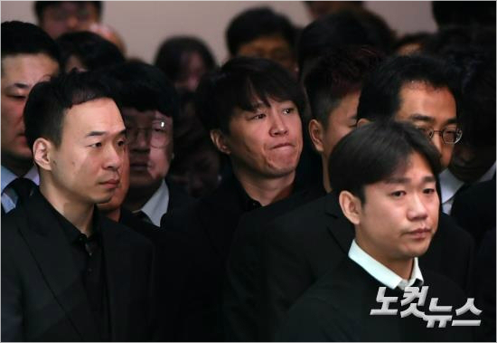 배우 차태현이 2일 오전 서울 송파구 아산병원 장례식장에서 진행된 故 김주혁 발인식에서 슬픔에 잠겨 있다. (사진=이한형 기자/노컷뉴스)