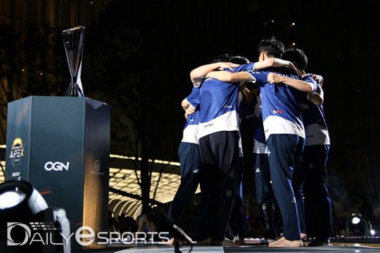 오버워치 에이펙스에서 2회 우승한 루나틱 하이.