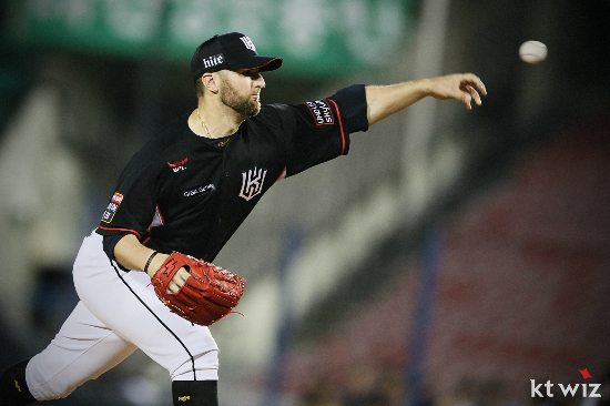 kt위즈가 외국인 투수 라이언 피어밴드와 재계약을 맺었다. (사진=kt 제공)